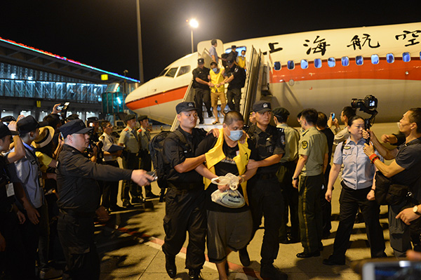 8月24日，44名冒充公检法类跨境电信网络诈骗犯罪嫌疑人被中国公安机关从马来西亚押解至浙江省温州市。本文图片均警方供图