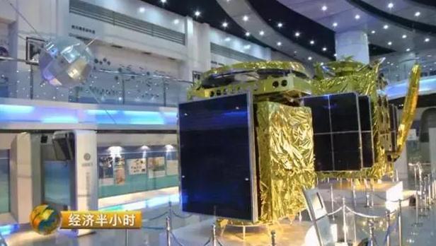 除了这种便携式卫星宽带通信系统，张阁带领的团队，还在研制用于高铁列车、远洋船舶上的卫星宽带通信系统。