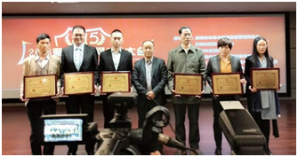 2017 深圳互联网信用示范平台企业、2017 深圳互联网信用示范互联网金融企业、国家电子商务诚信 交易试点实地认证企业进行授牌。