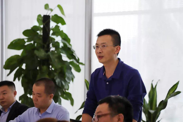 中石化（深圳）电子商务有限公司助理总经理刘汉斌发表讲话